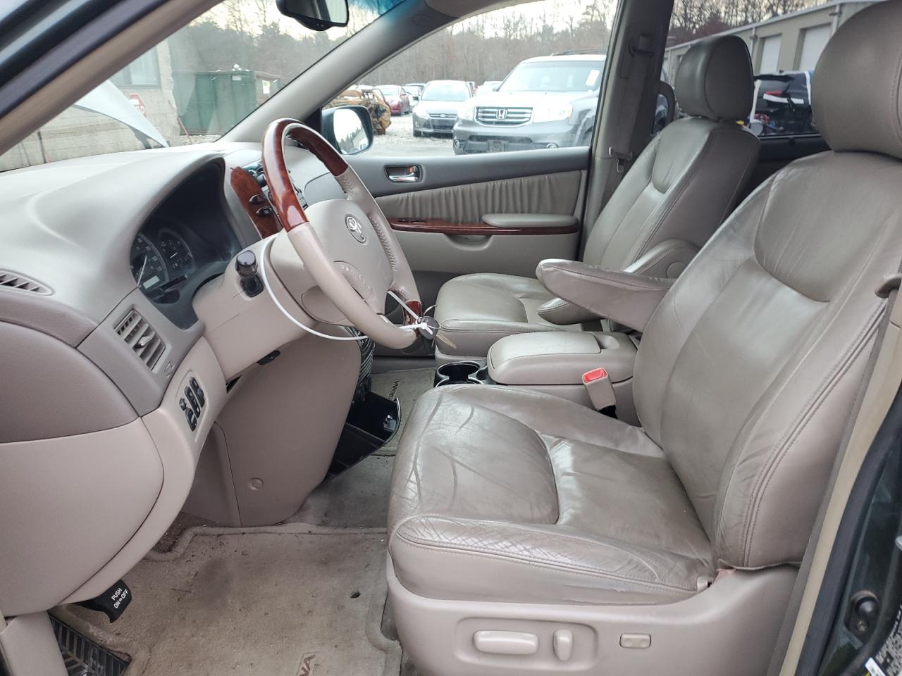2005 Toyota Sienna - Image 7