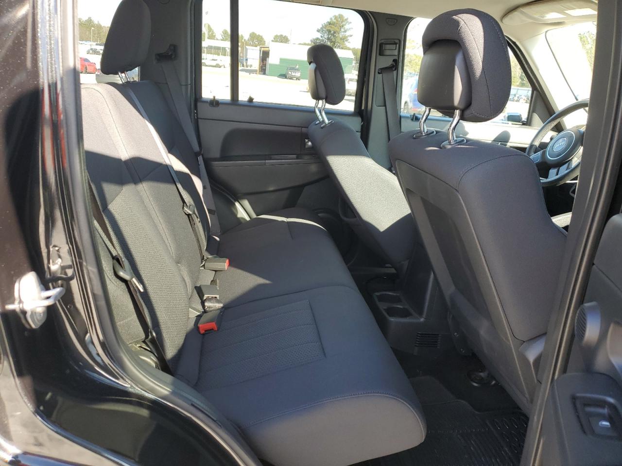 2011 Jeep Liberty (North America) - Image 11