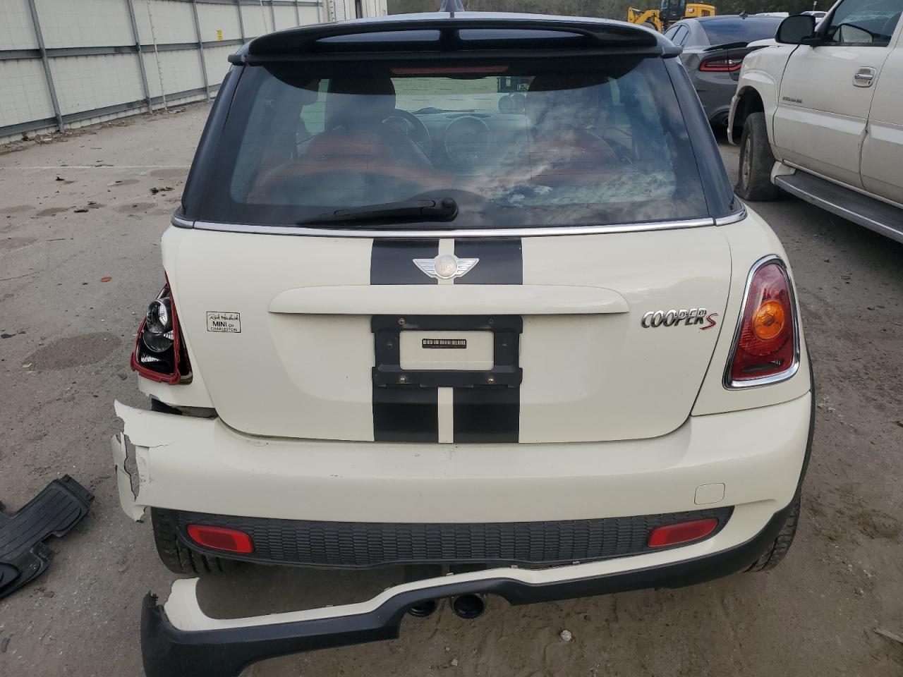 2007 Mini Cooper S VIN: WMWMF735X7TL83242 Lot: 41609565