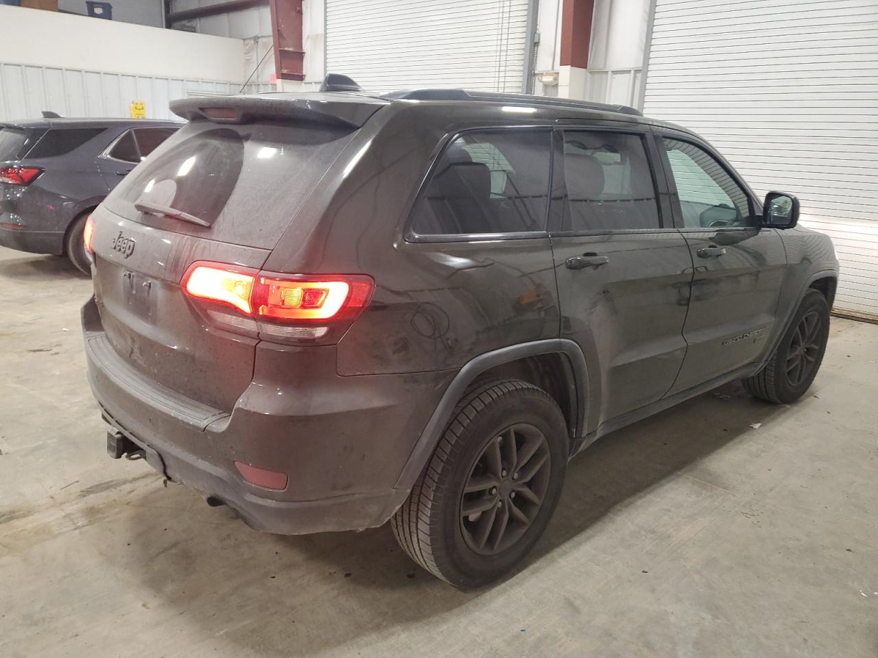 2016 Jeep Grand Cherokee - Image 3