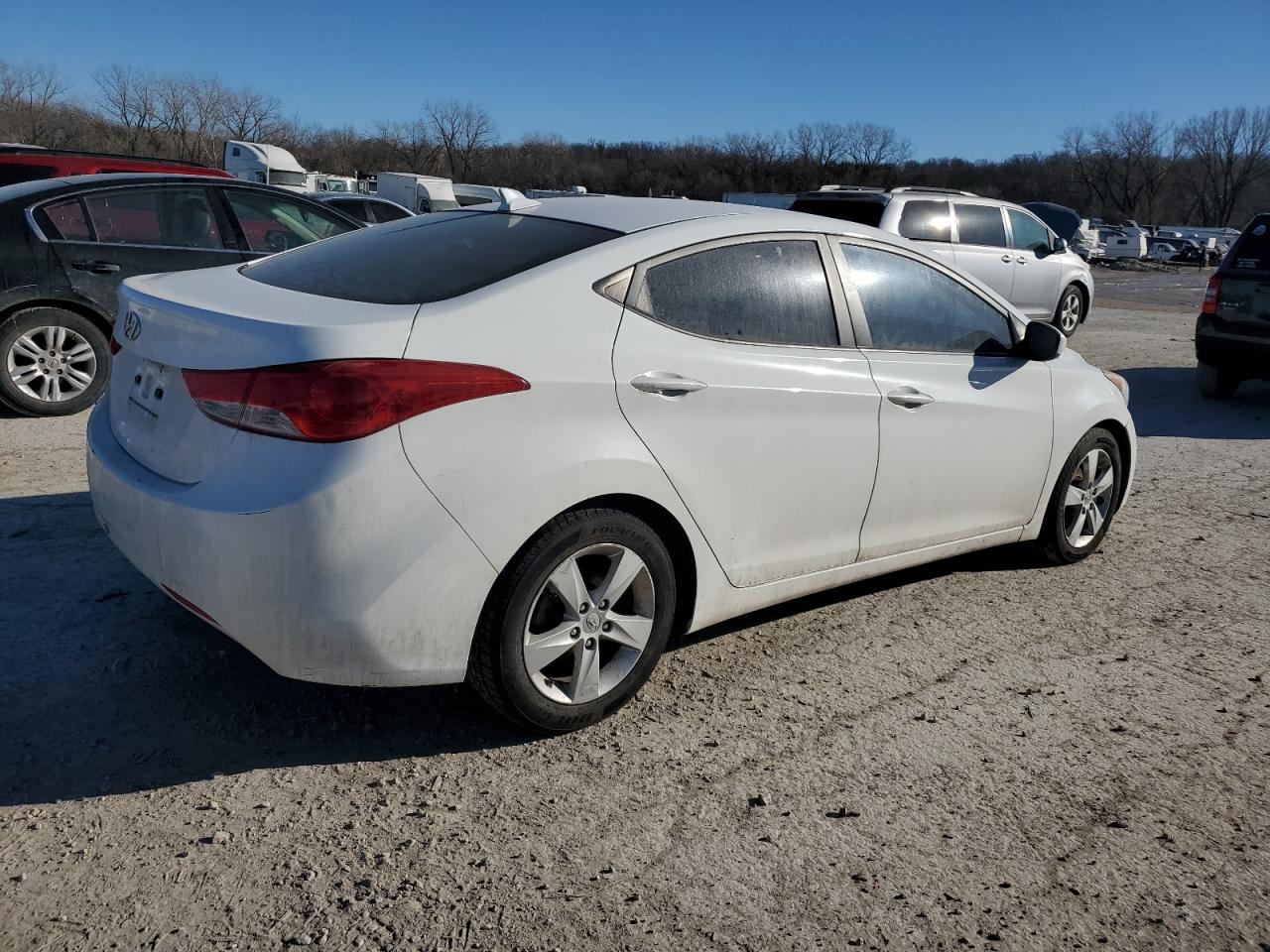 2013 Hyundai Elantra - Image 3