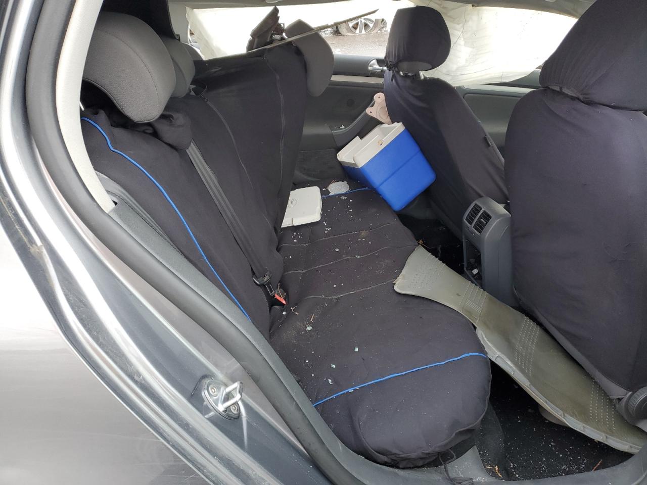2008 Volkswagen Golf - Image 10