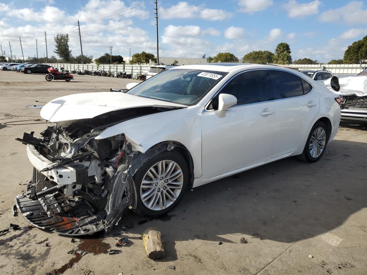 2016 Lexus ES - Image 1