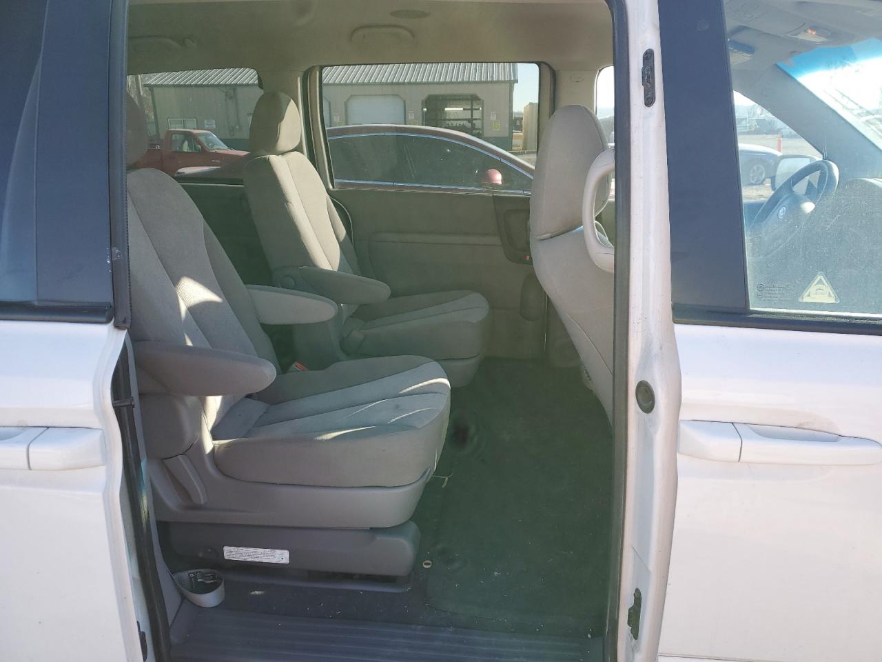 2012 Kia Sedona - Image 11