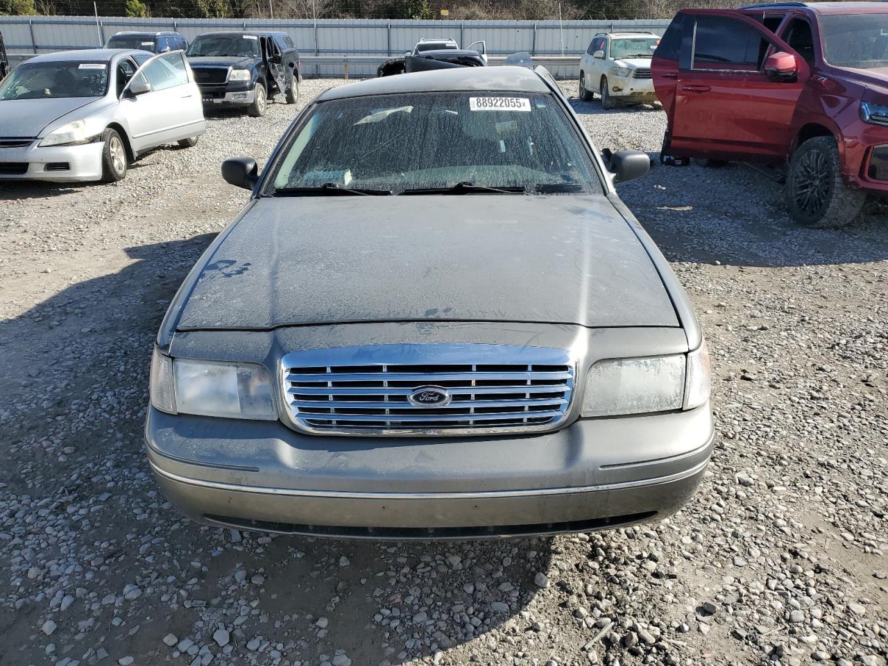 2004 Ford Crown Victoria - Image 5