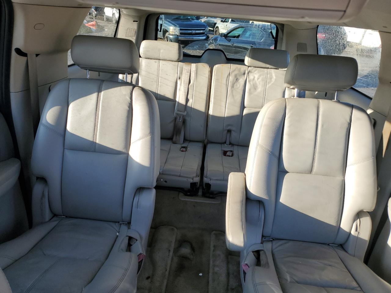 2007 Chevrolet Suburban - Image 10
