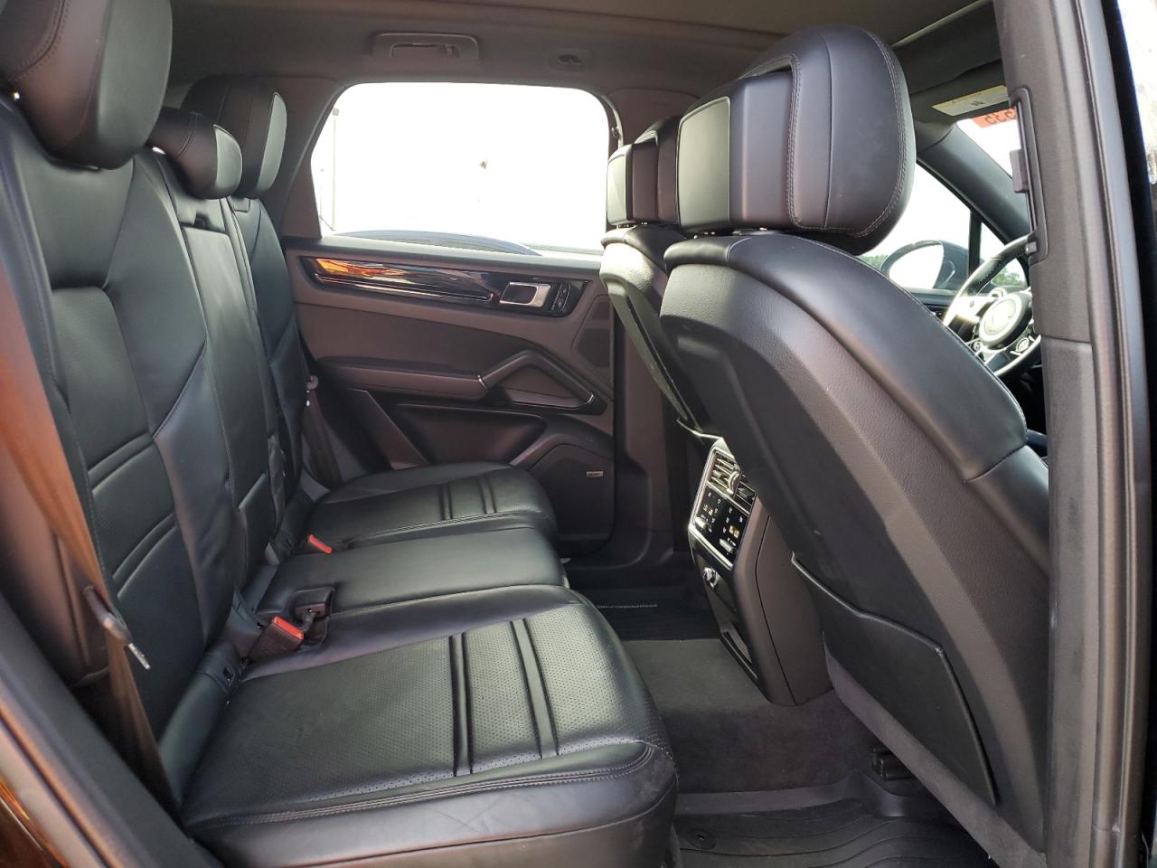 2020 Porsche Cayenne - Image 11