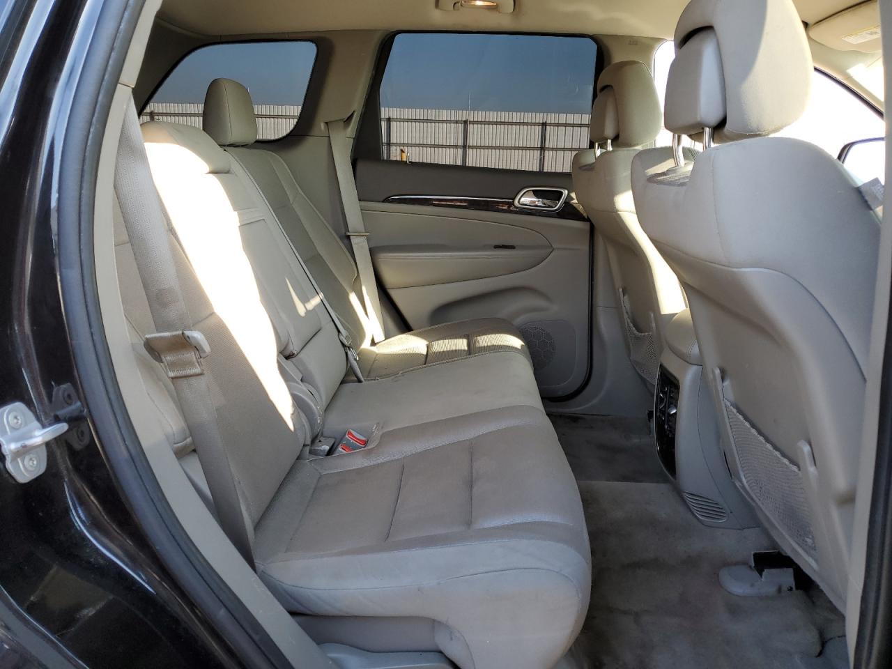 2012 Jeep Grand Cherokee - Image 11