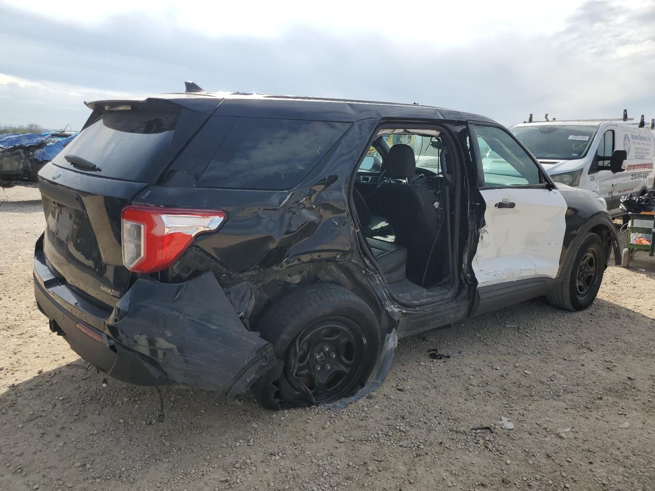 2022 Ford Explorer - Image 3