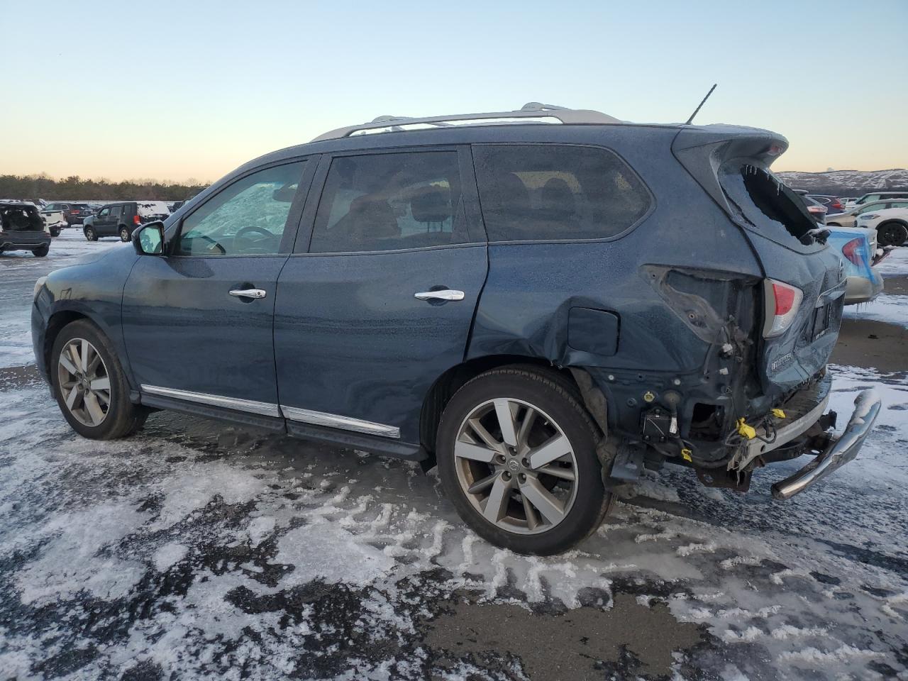 2015 Nissan Pathfinder - Image 2