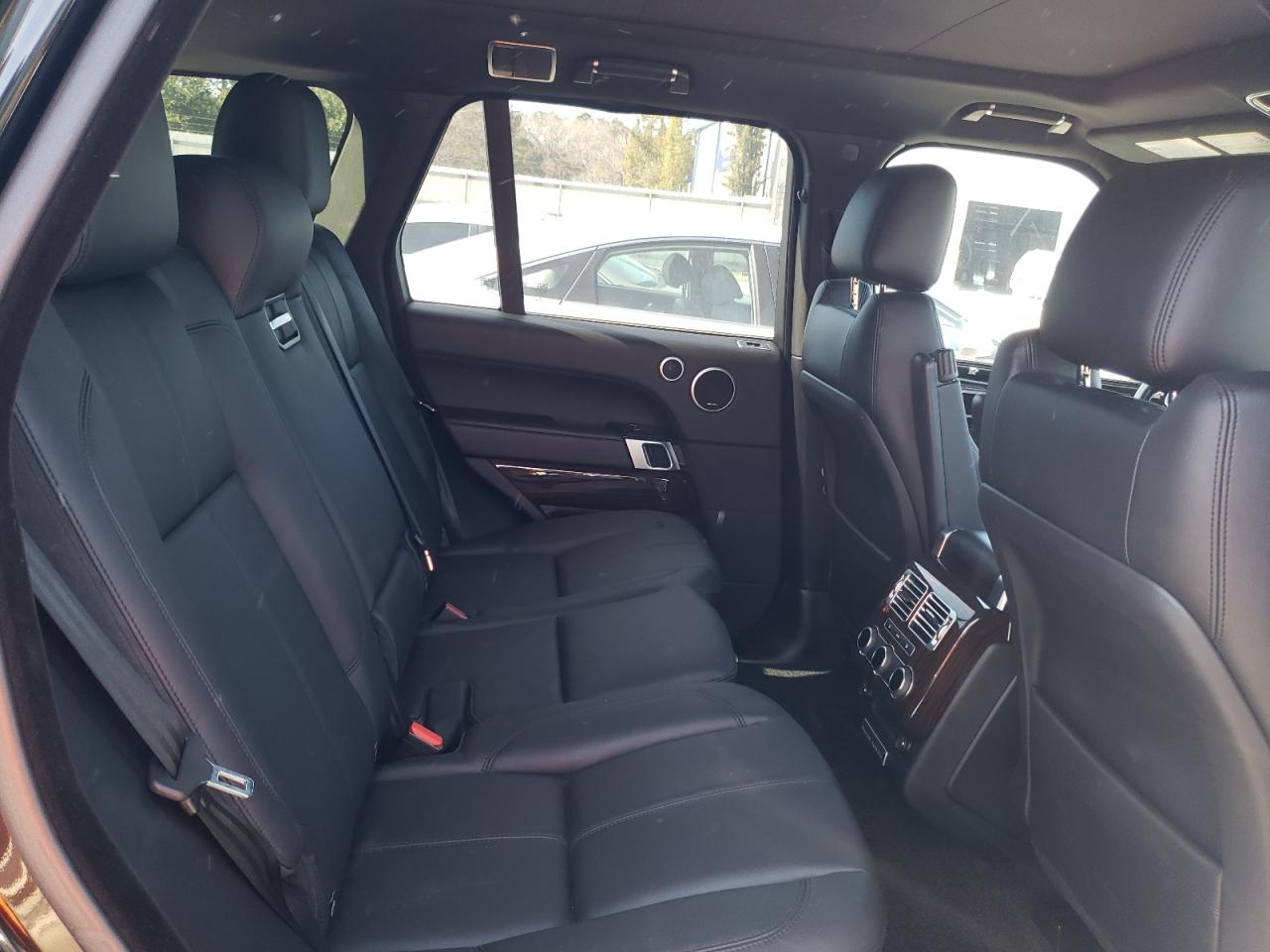 2016 Land Rover Range Rover - Image 11