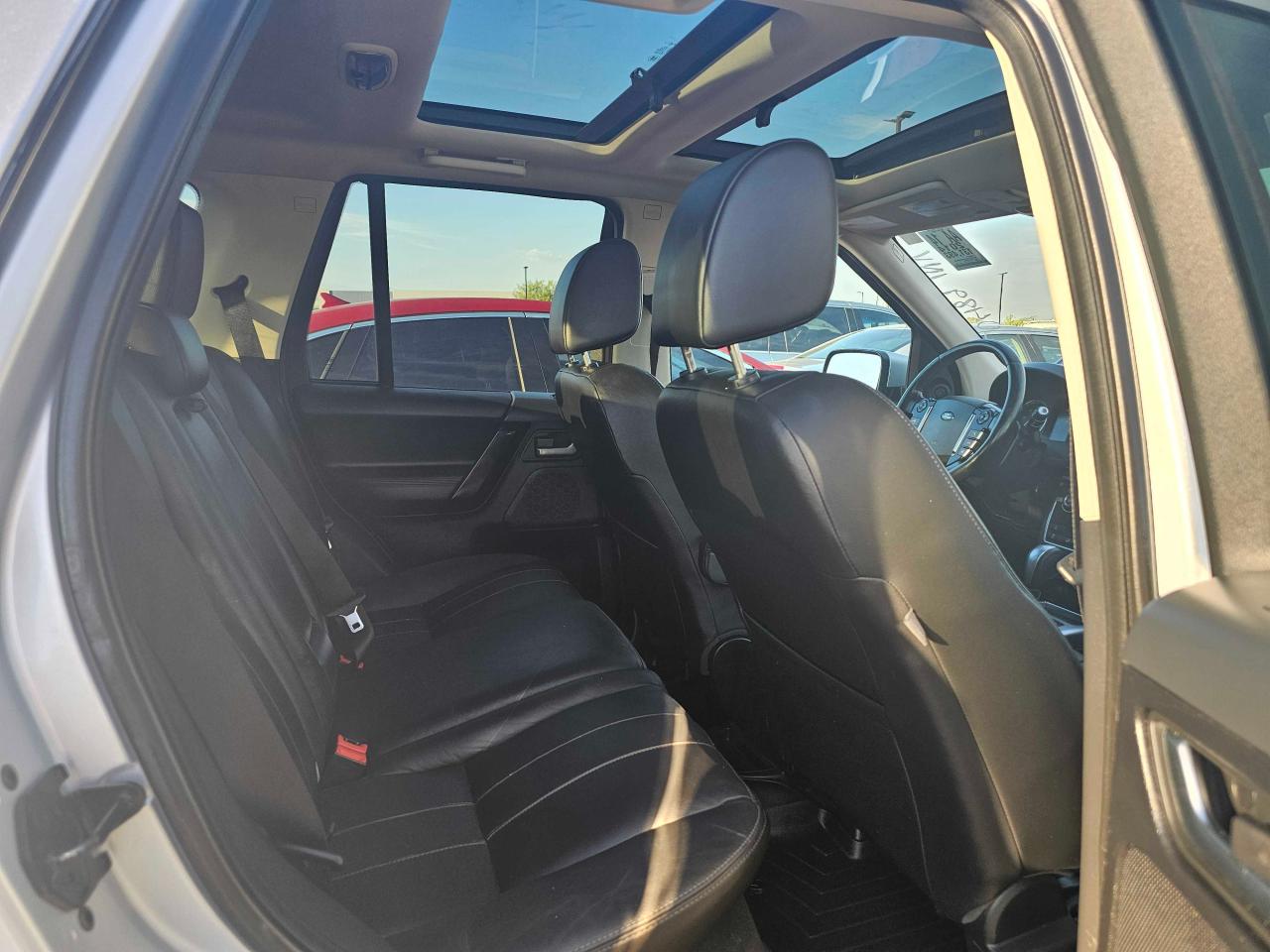 2014 Land Rover LR2 - Image 6