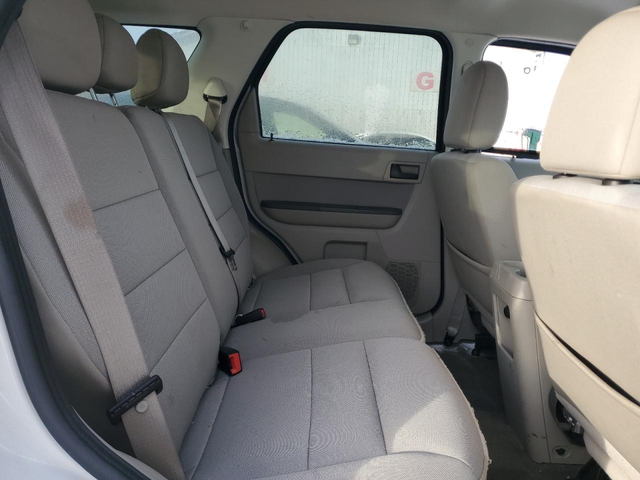 2010 Ford Escape - Image 11