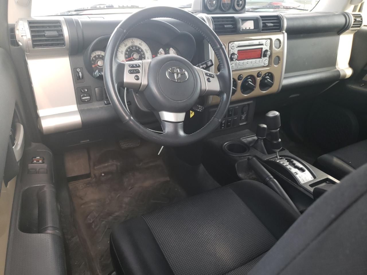 2012 Toyota FJ Cruiser - Image 8