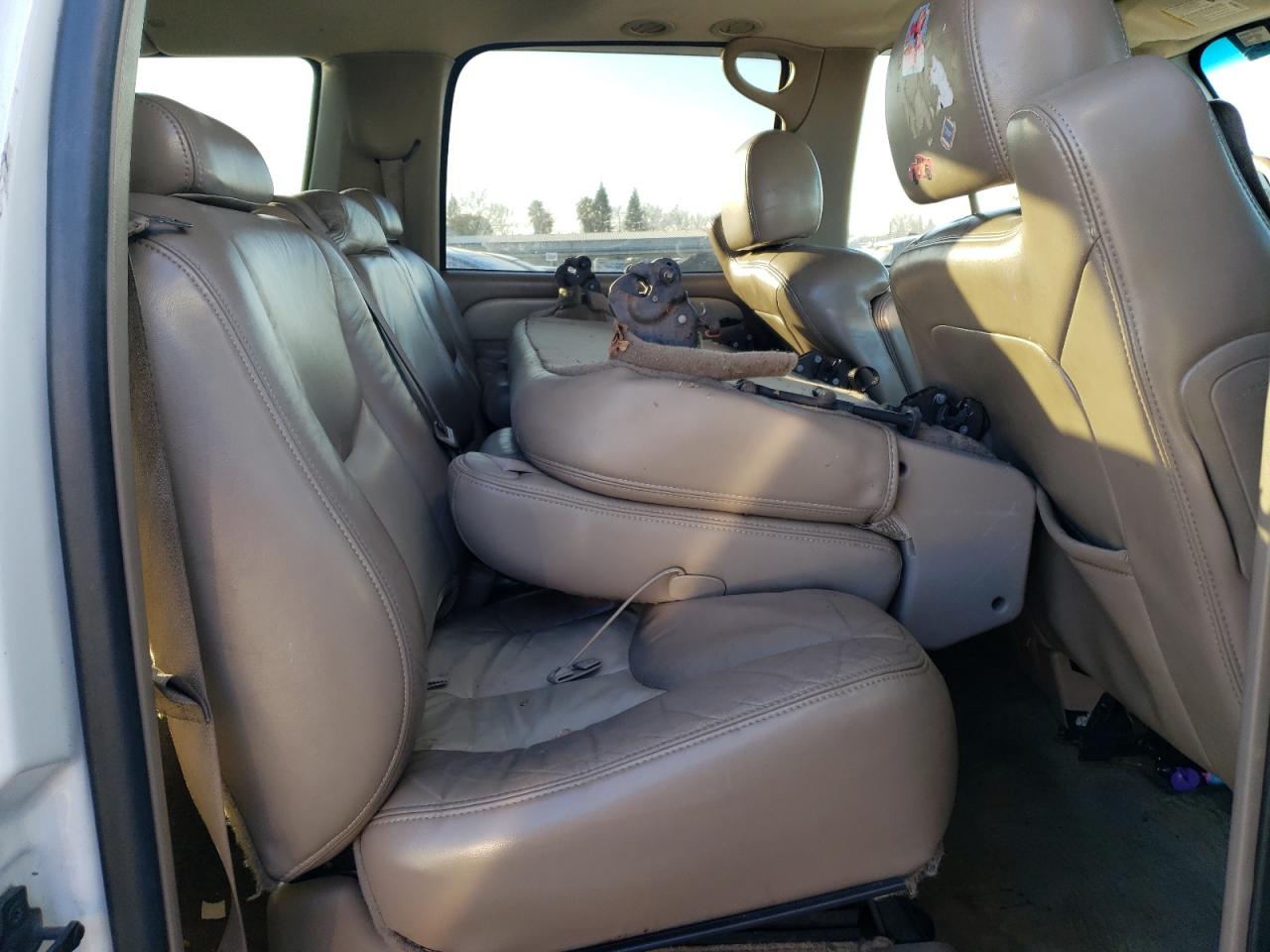2004 GMC Yukon - Image 11