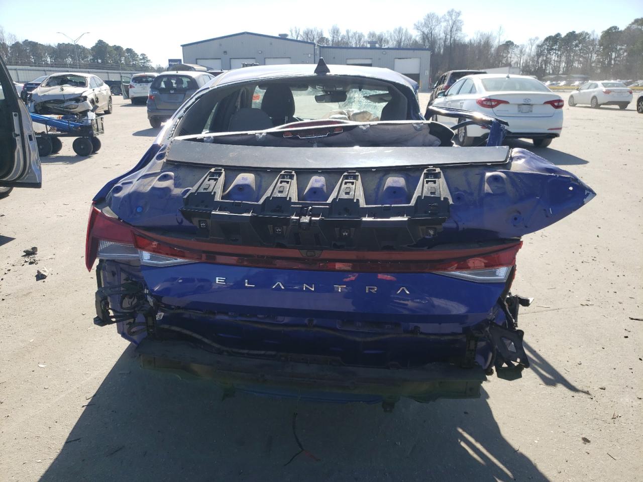 2022 Hyundai Elantra - Image 6