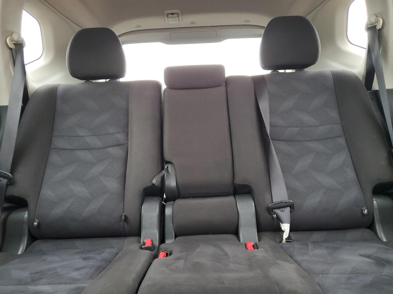 2015 Nissan Rogue - Image 10