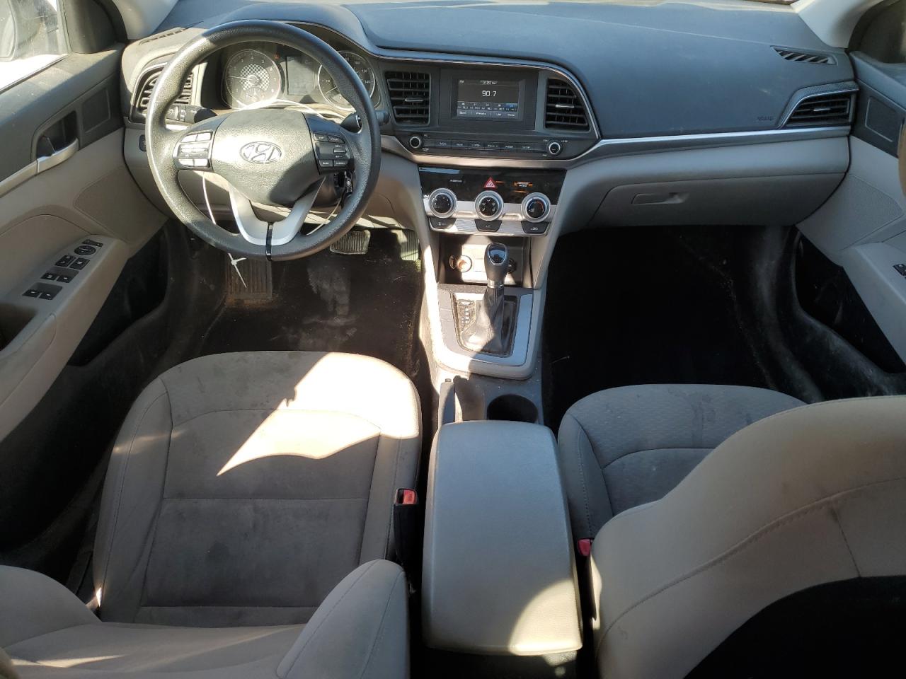 2019 Hyundai Elantra - Image 8
