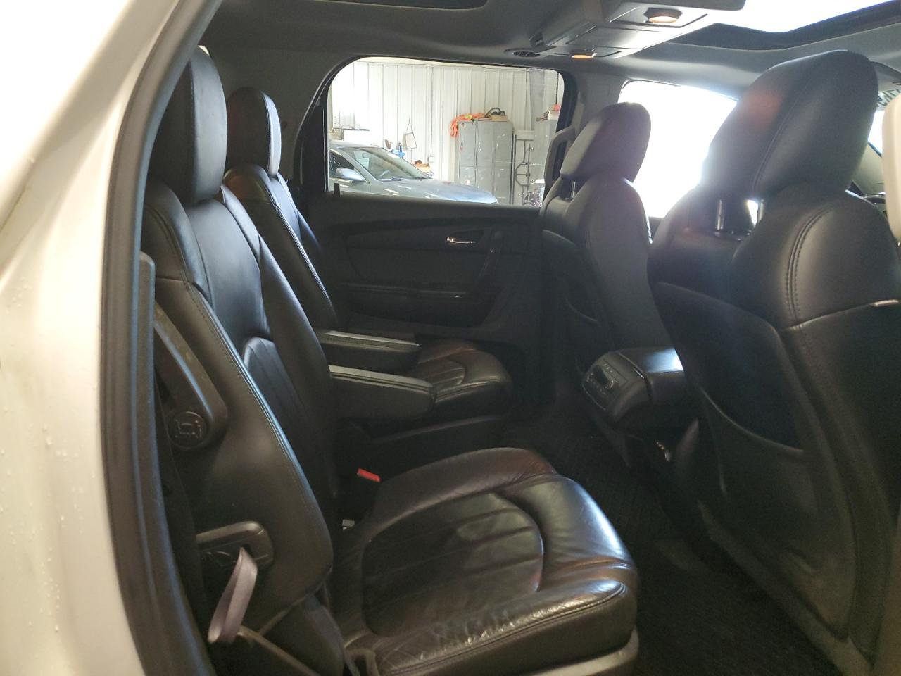 2011 GMC Acadia - Image 11