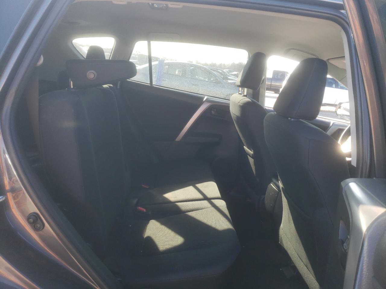 2016 Toyota RAV 4 - Image 11