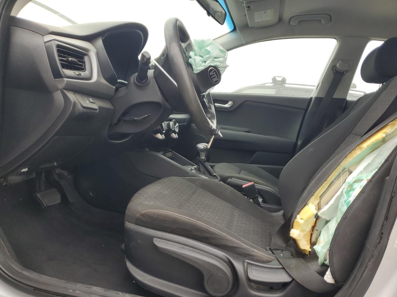 2020 Kia Rio - Image 7