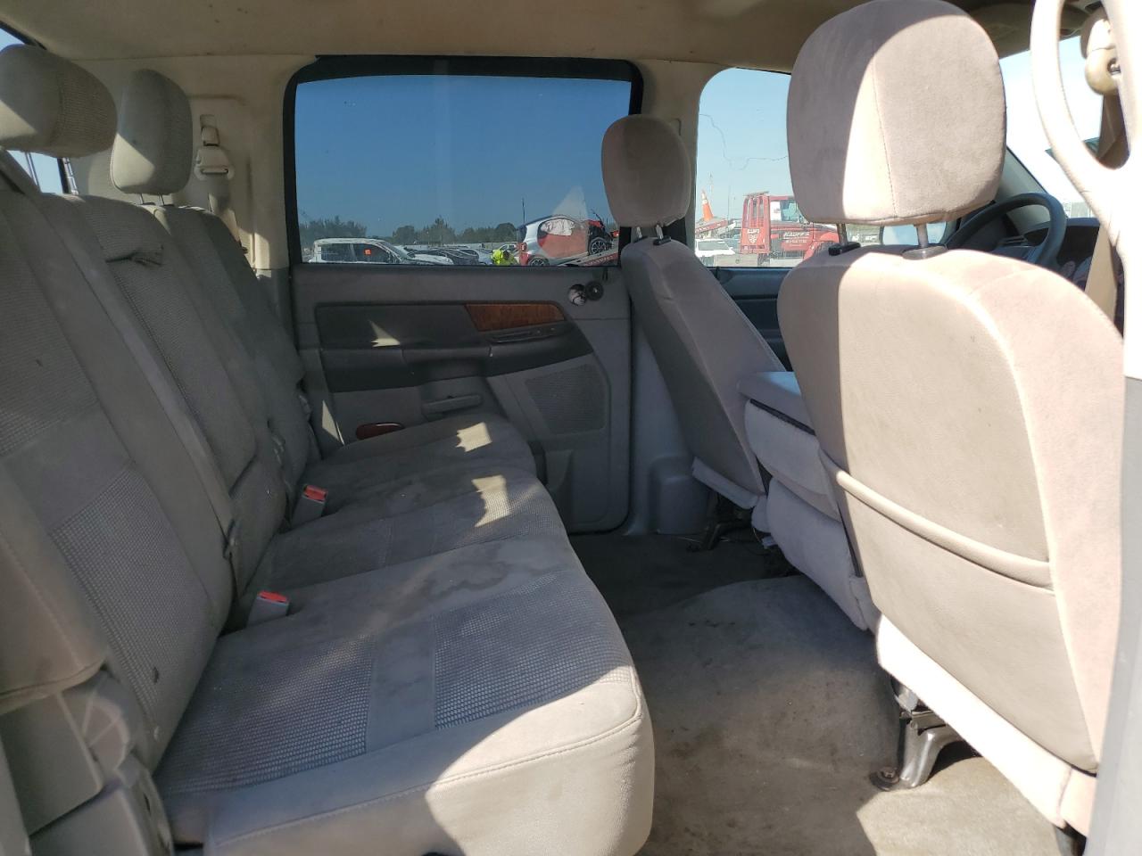 2006 Dodge RAM - Image 10