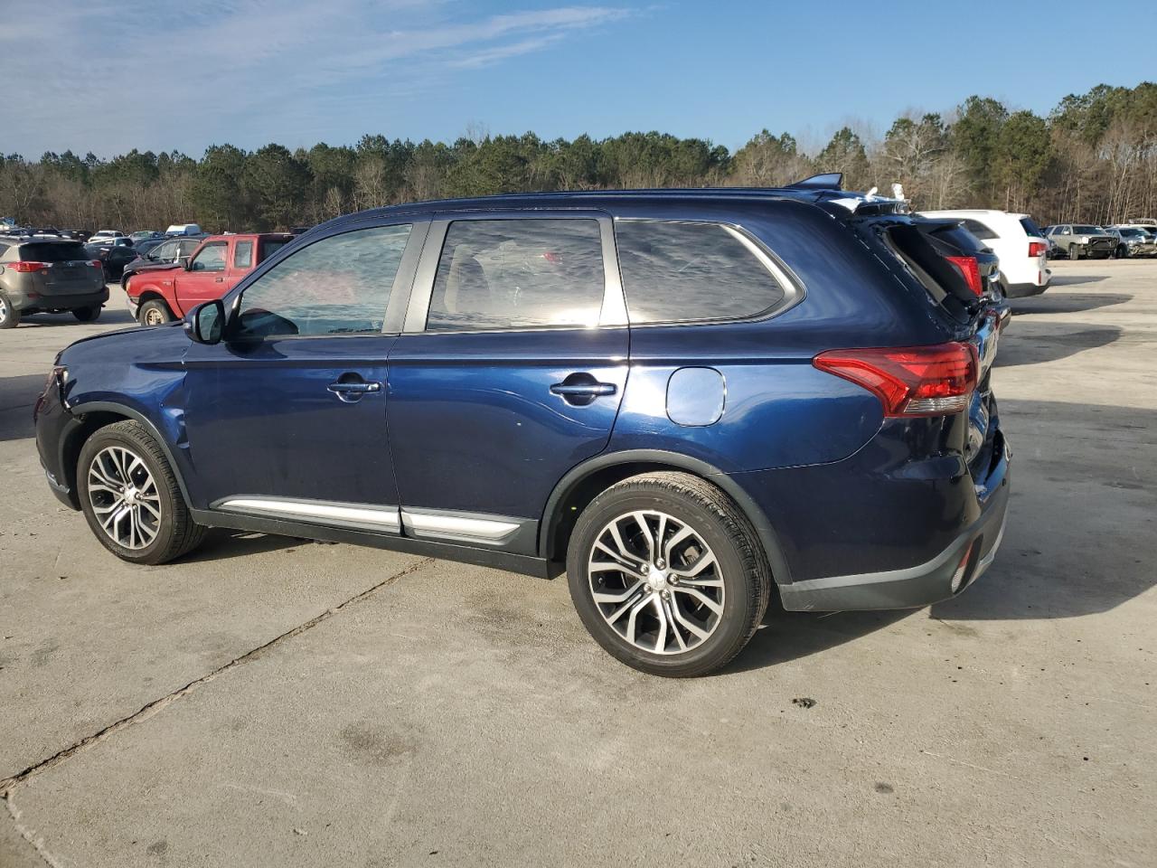 2017 Mitsubishi Outlander - Image 2