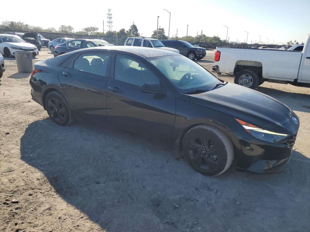 2022 Hyundai Elantra - Image 4