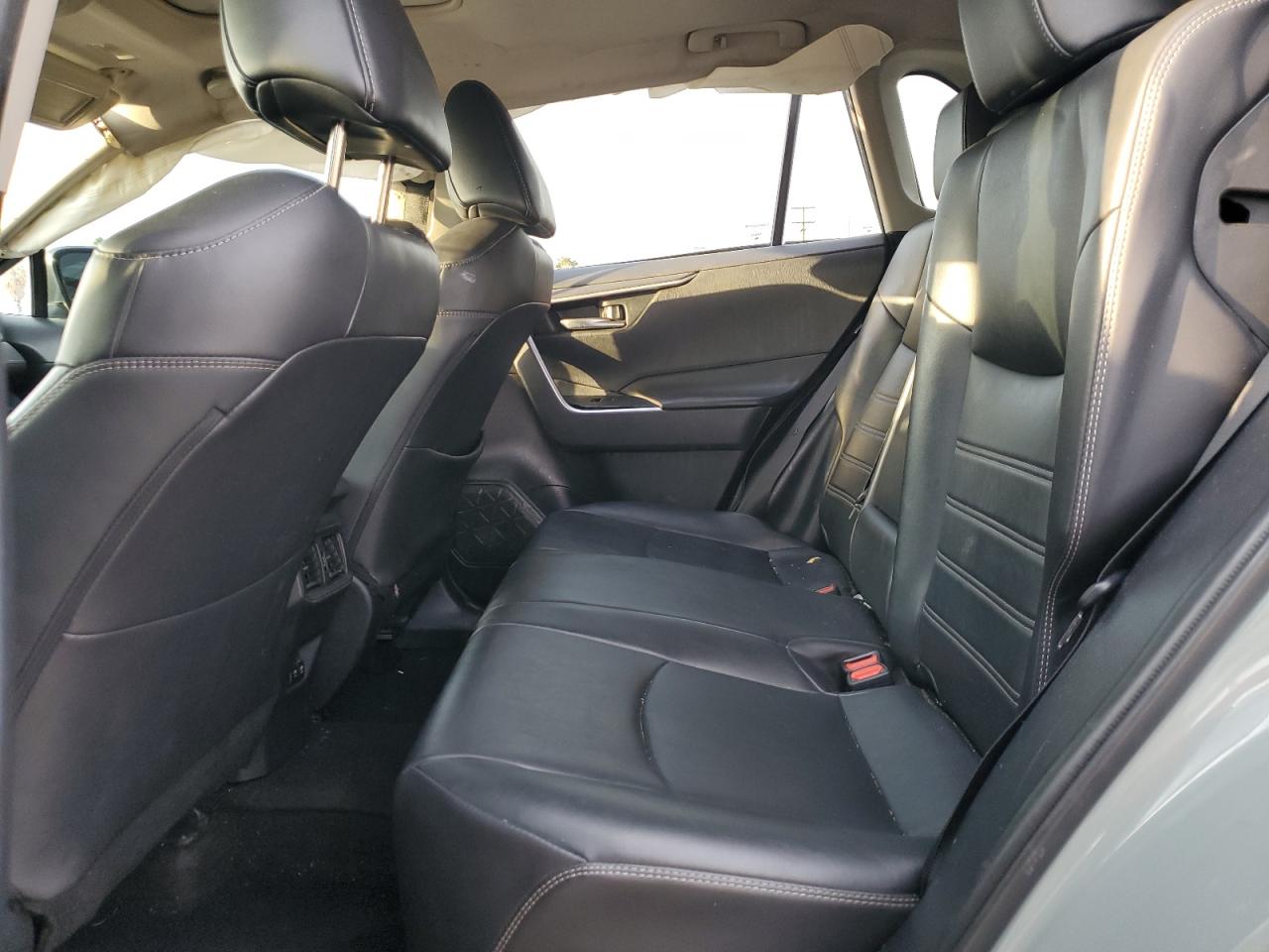 2020 Toyota RAV 4 - Image 11