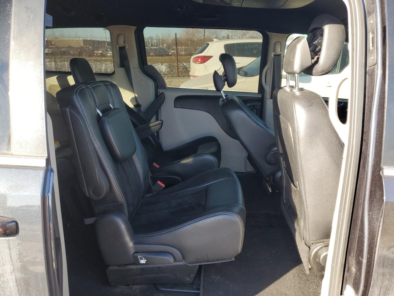 2014 Dodge Caravan - Image 12