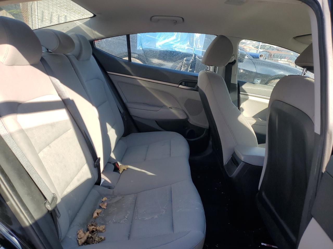2017 Hyundai Elantra - Image 10
