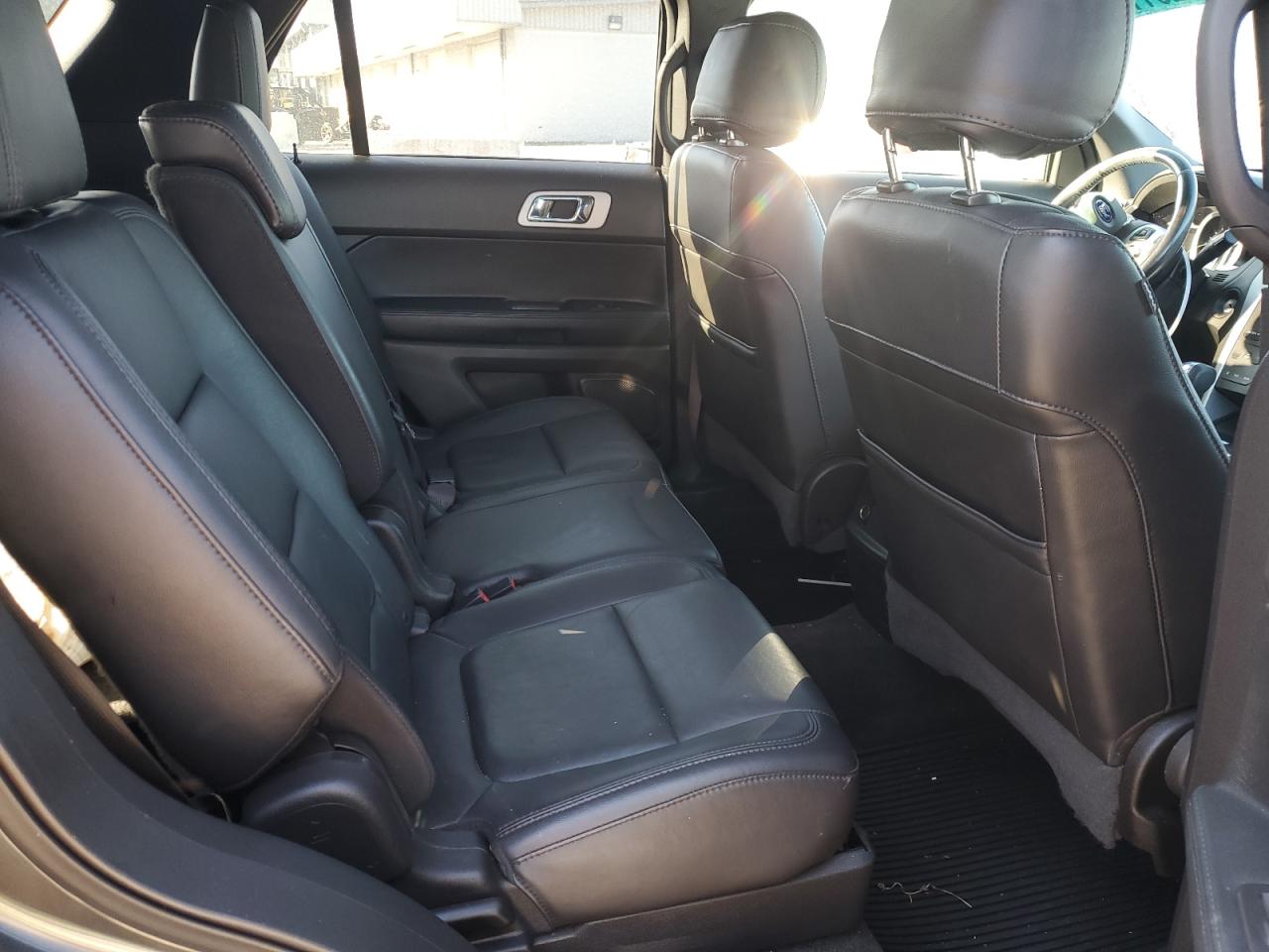 2015 Ford Explorer - Image 12