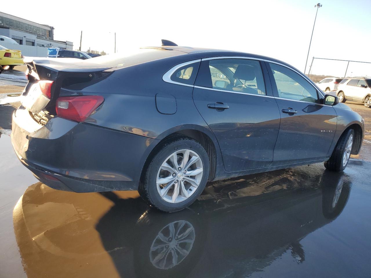 2023 Chevrolet Malibu - Image 3