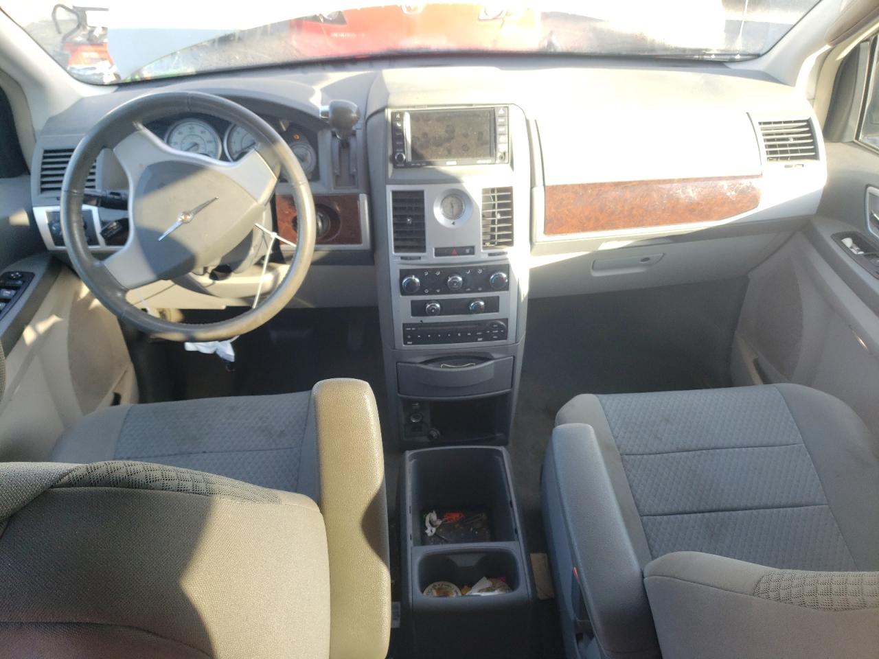 2010 Chrysler Town & Country - Image 8