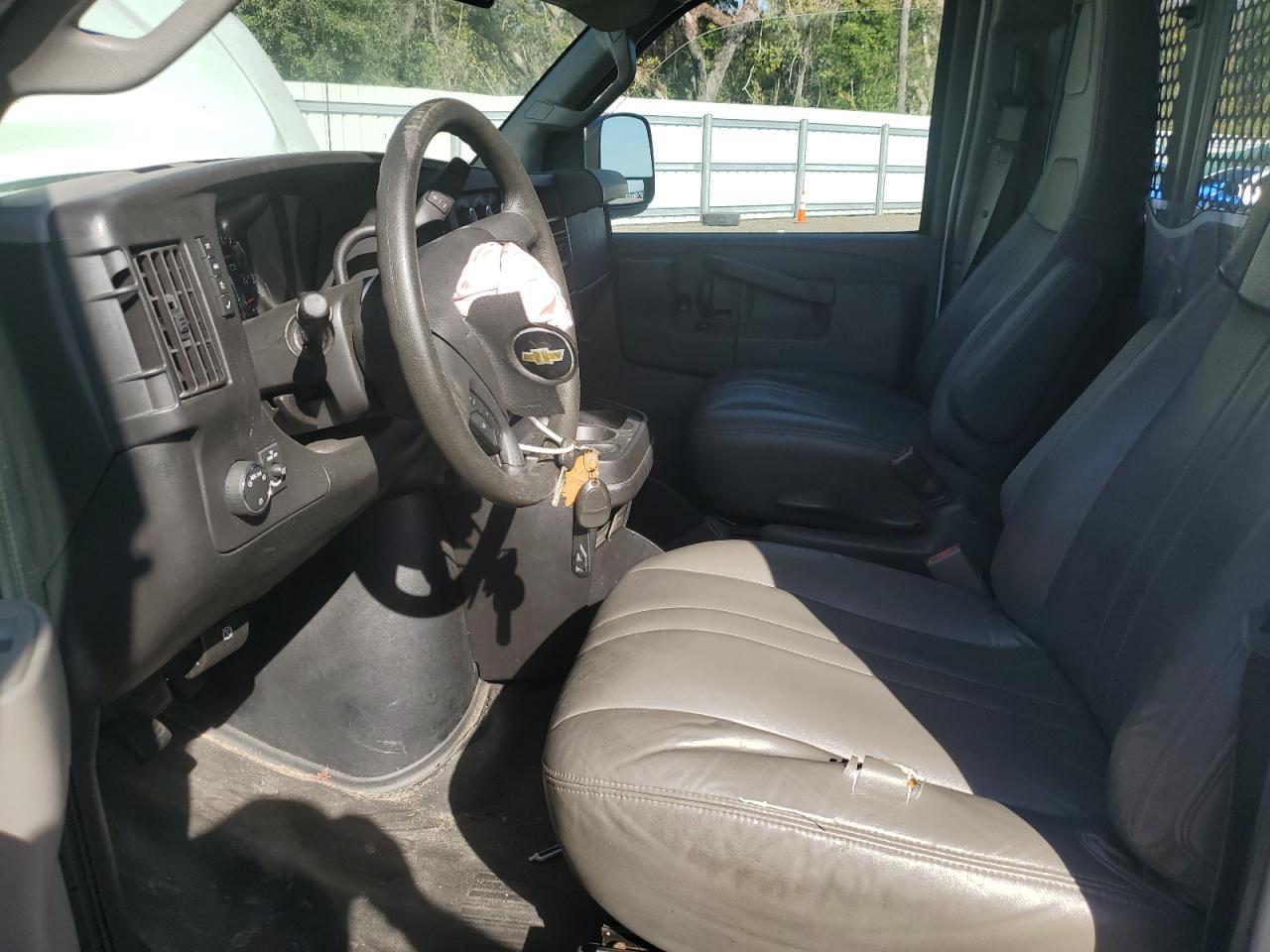 2017 Chevrolet Express - Image 7