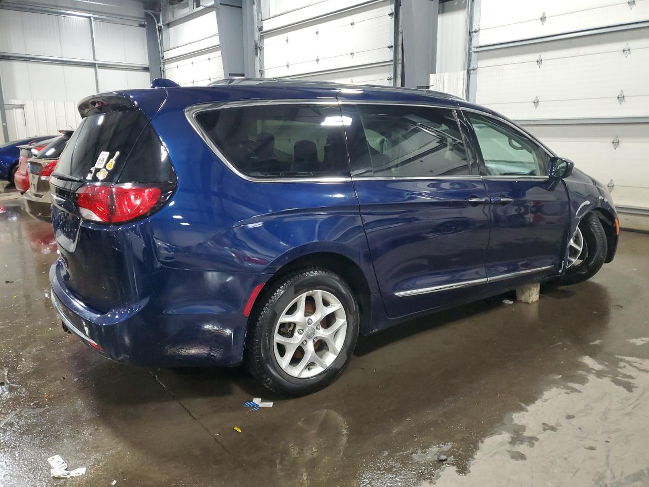 2017 Chrysler Pacifica - Image 3