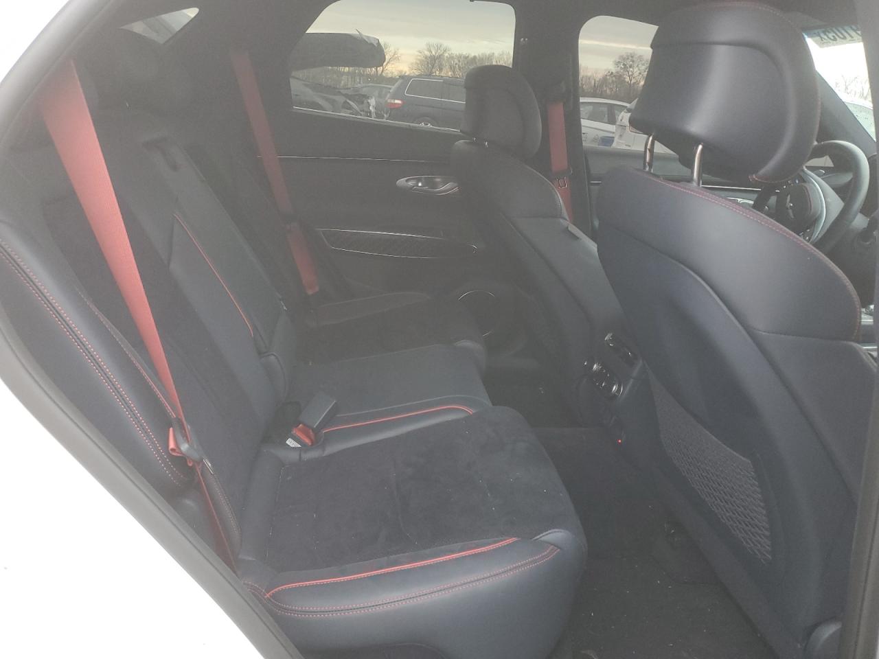 2022 Genesis GV70 - Image 11