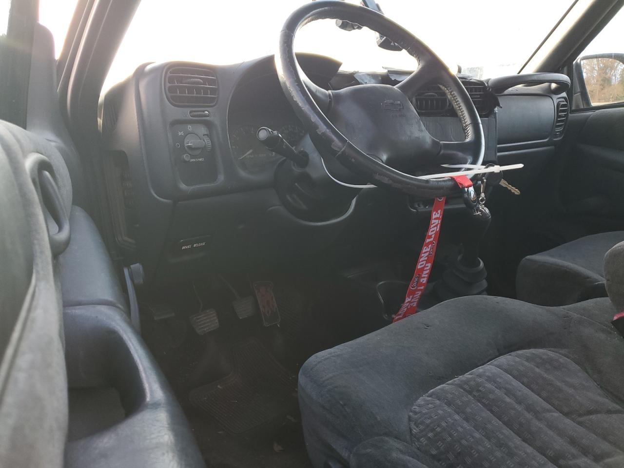 2002 Chevrolet S-10 Pickup - Image 8