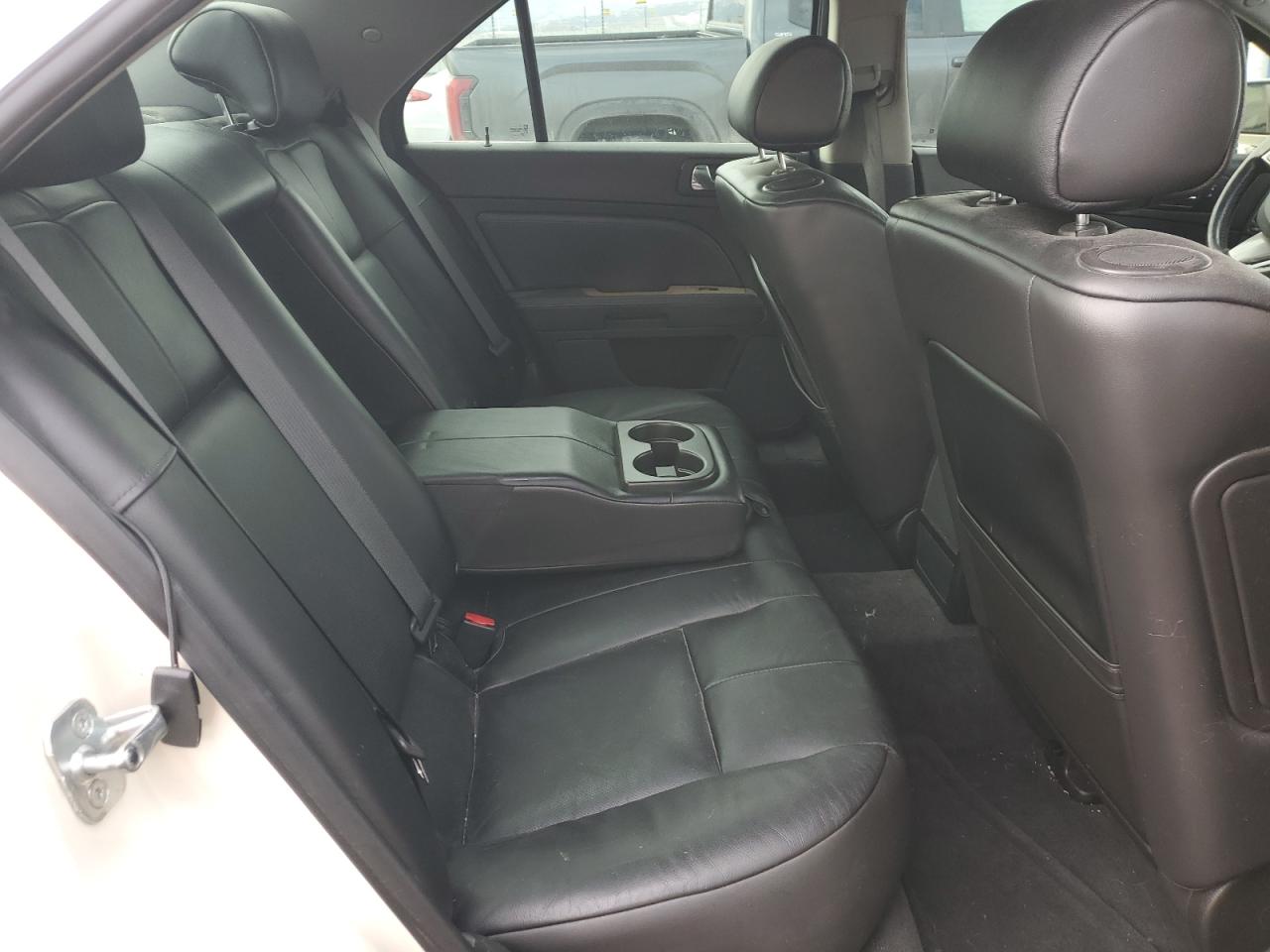 2010 Cadillac STS - Image 10