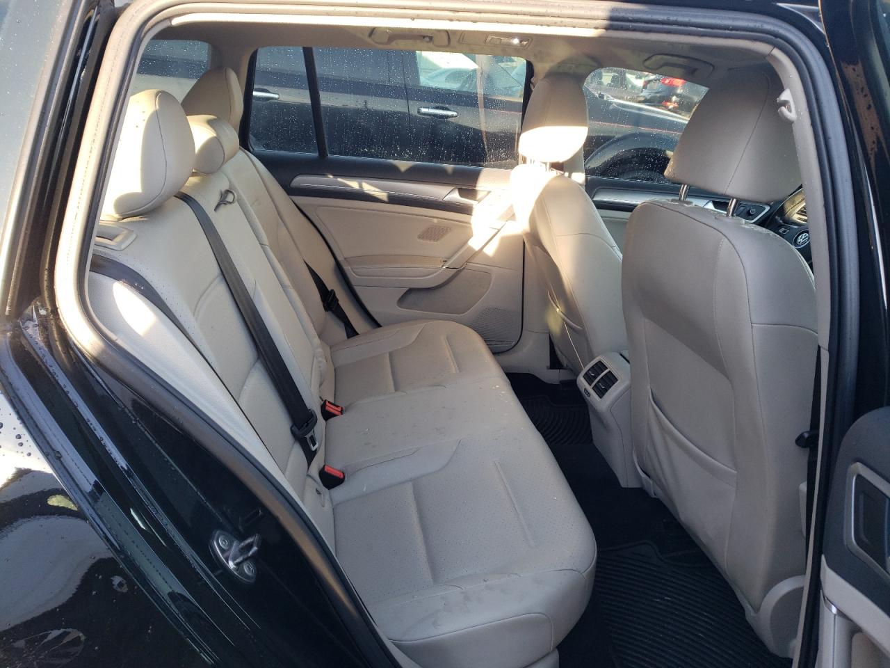 2016 Volkswagen Golf - Image 10
