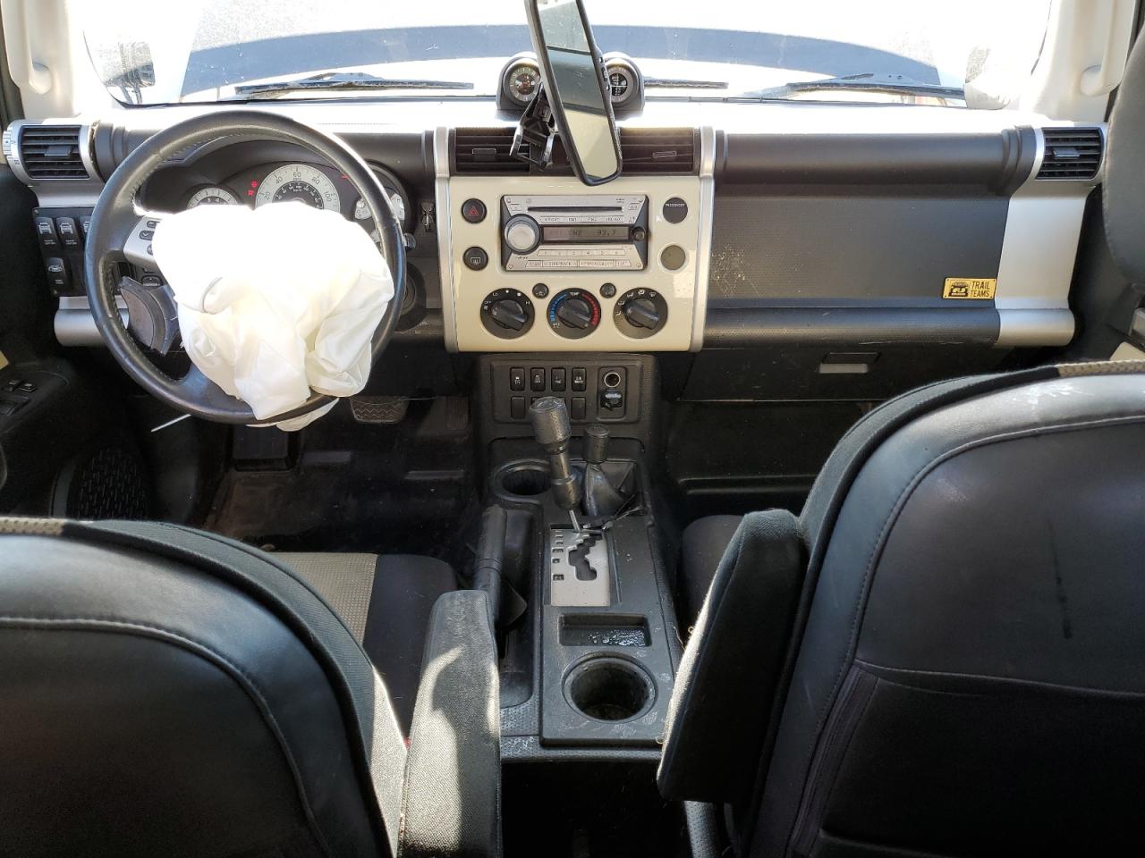 2010 Toyota FJ Cruiser - Image 8
