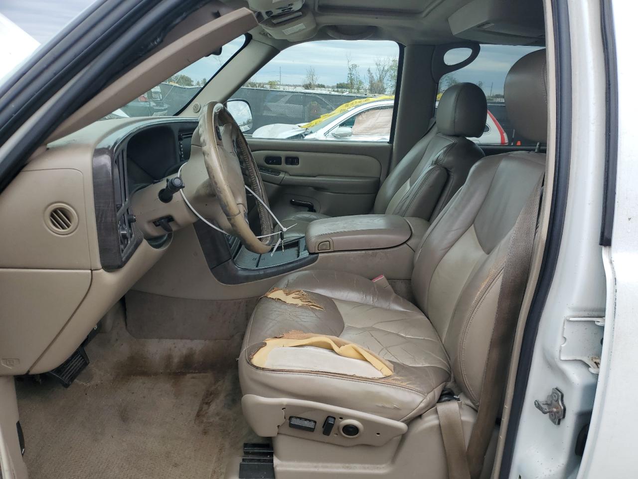 2004 GMC Yukon - Image 7