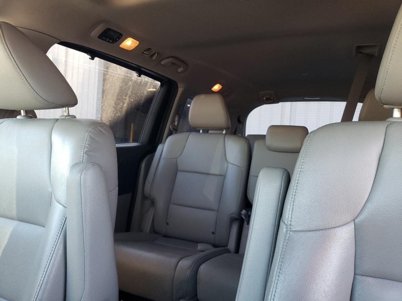 2015 Honda Odyssey - Image 10
