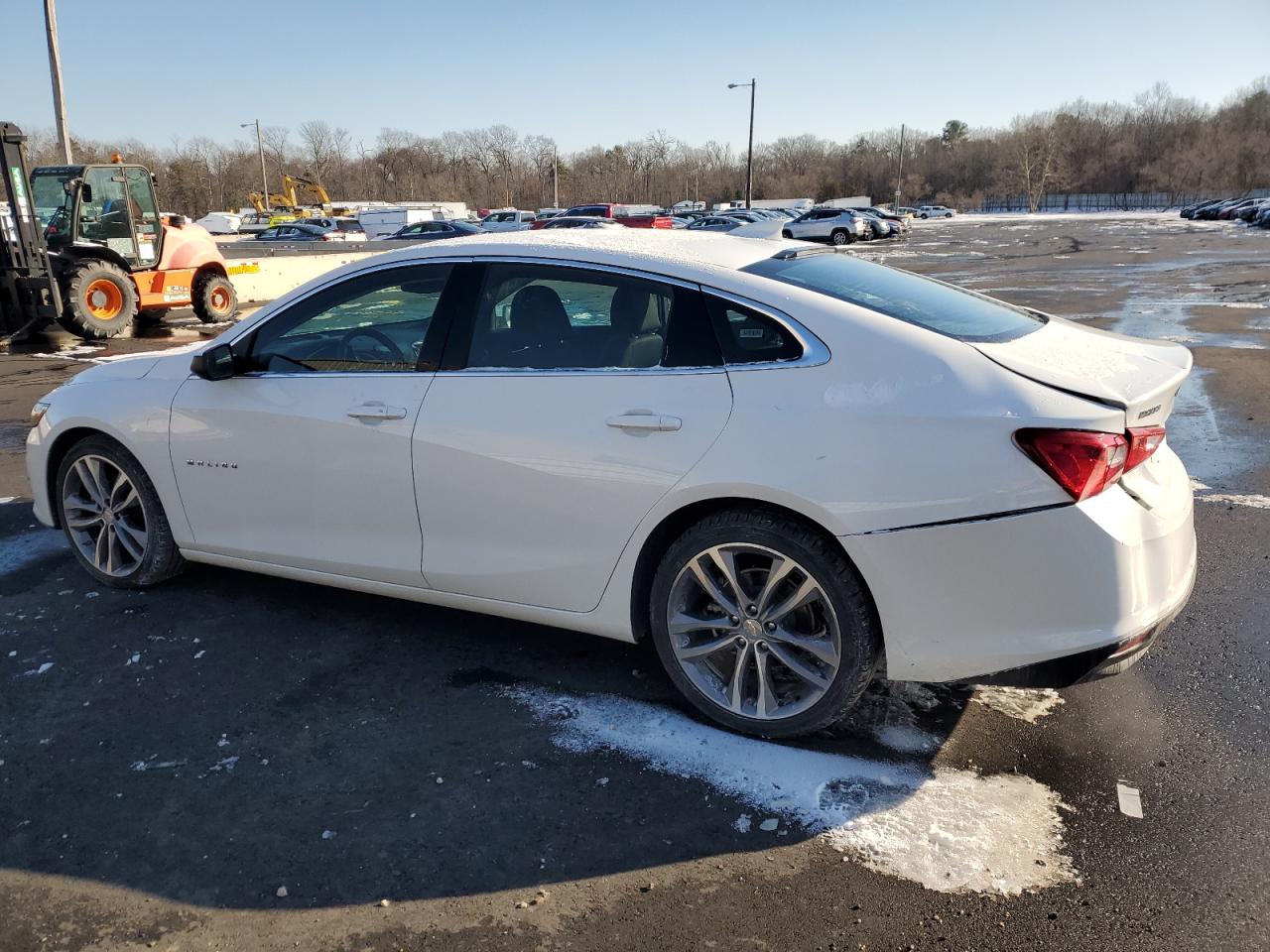 2023 Chevrolet Malibu - Image 2