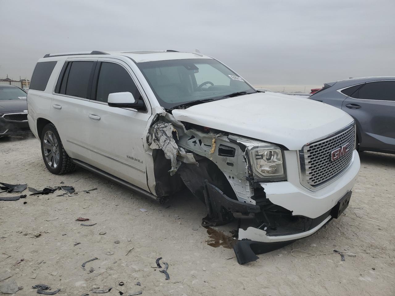 2016 GMC Yukon - Image 4