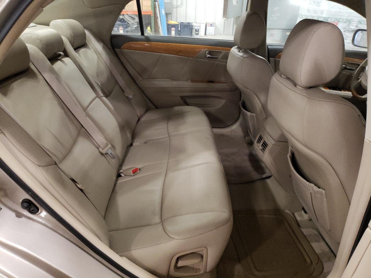 2005 Toyota Avalon - Image 10