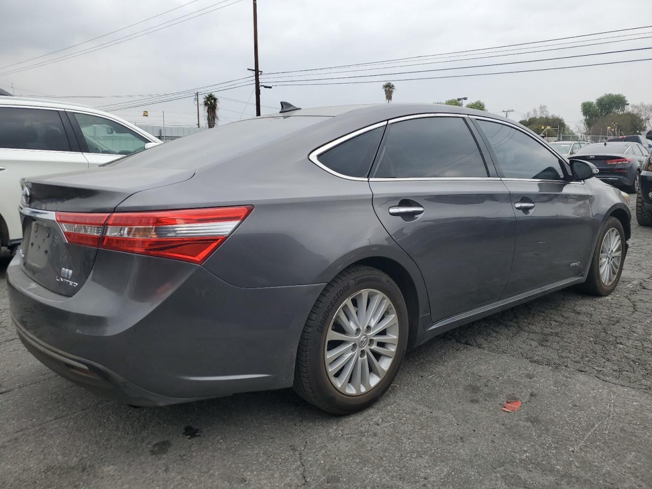 2015 Toyota Avalon - Image 3