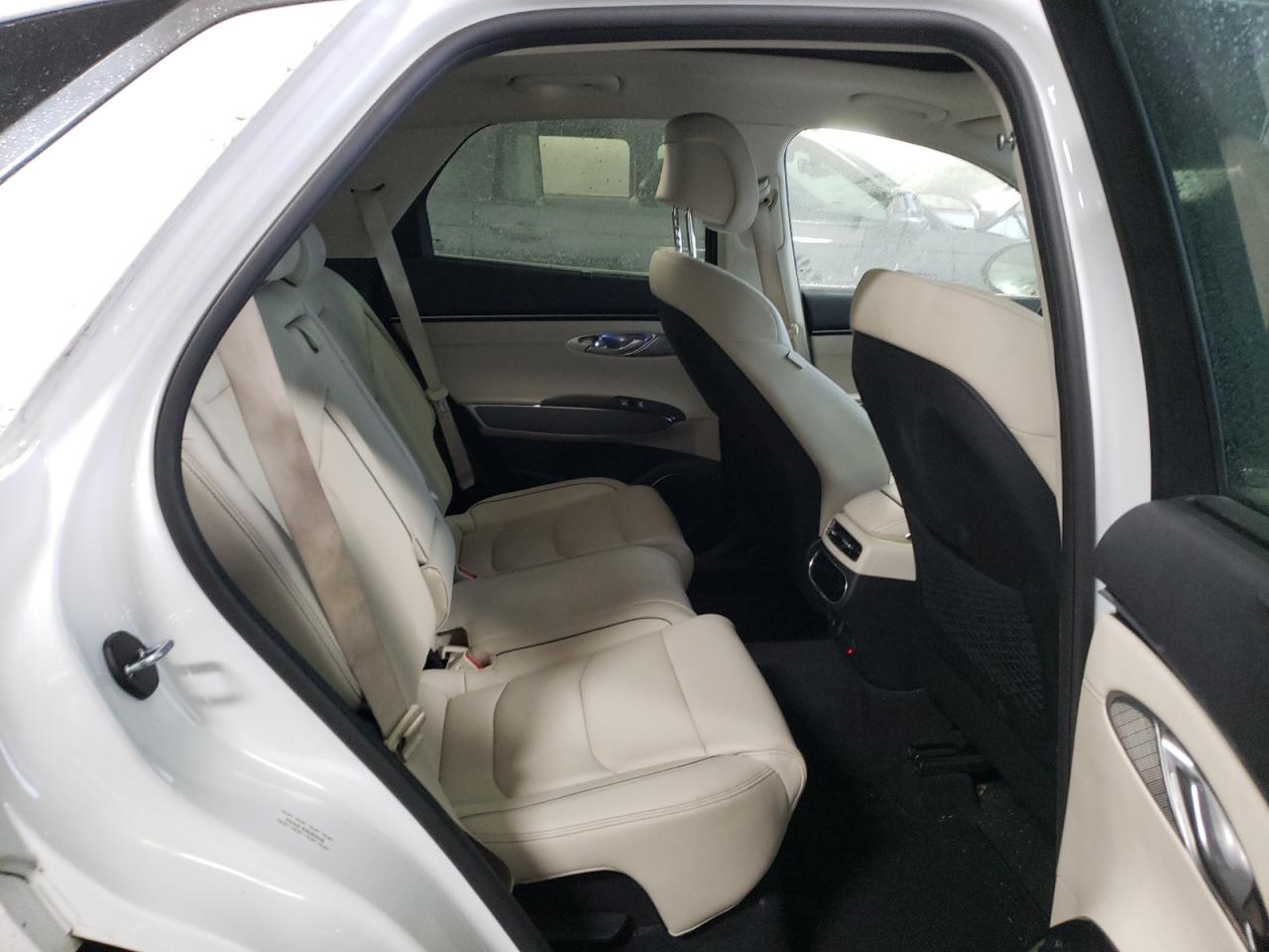 2022 Genesis GV70 - Image 10