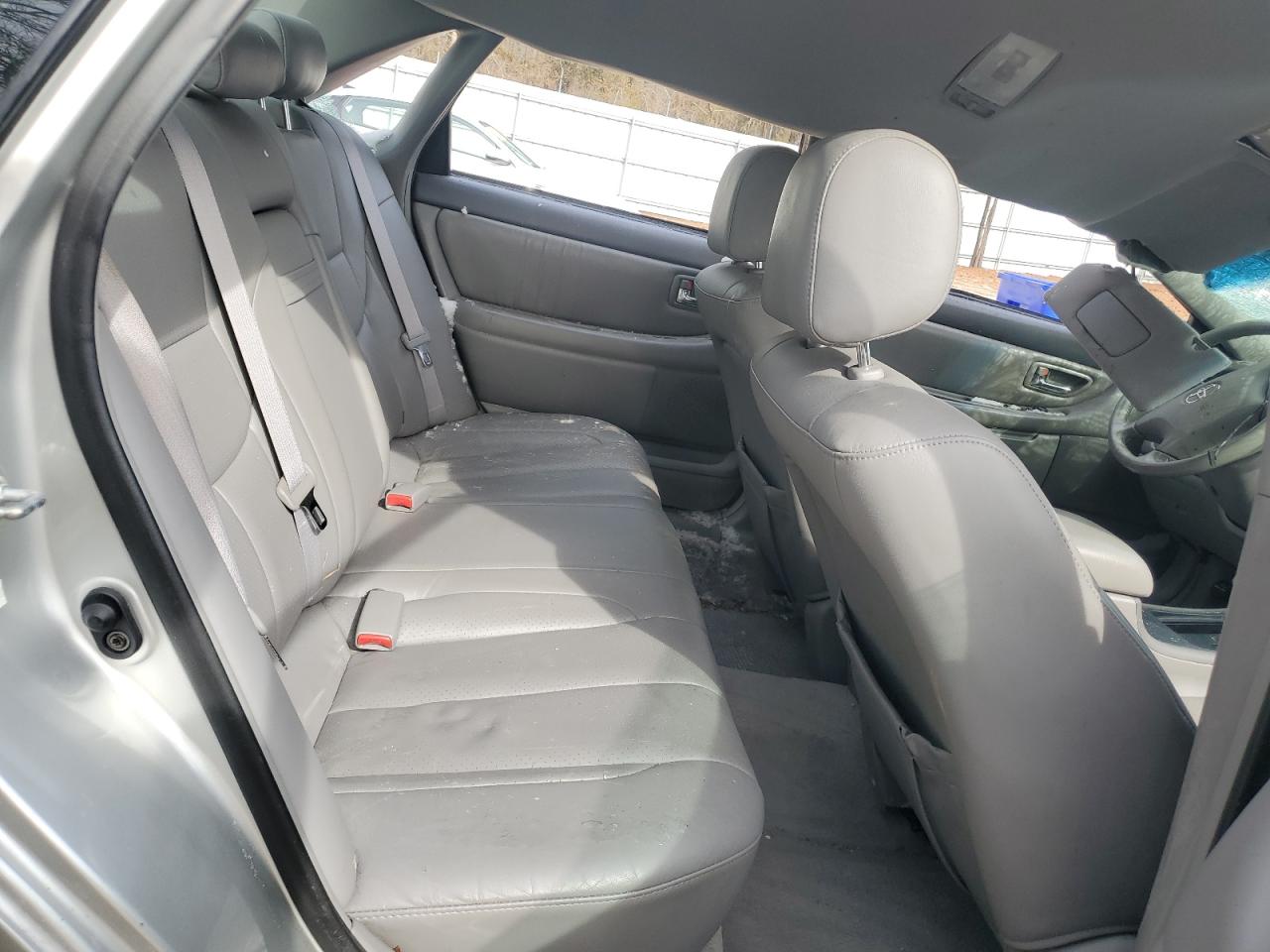 2004 Toyota Avalon - Image 10
