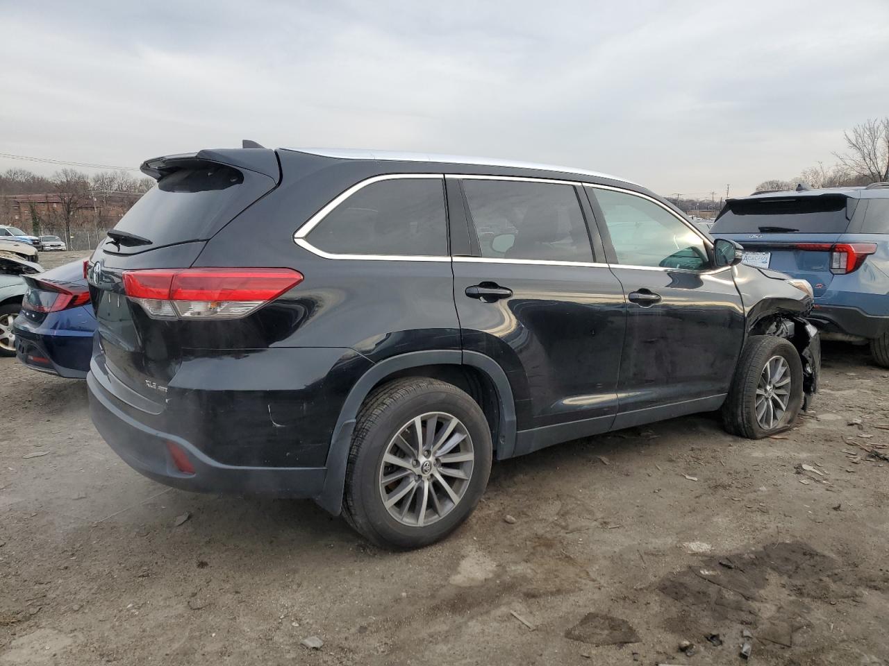 VIN 5TDJZRFH4KS621804 2019 TOYOTA HIGHLANDER no.3